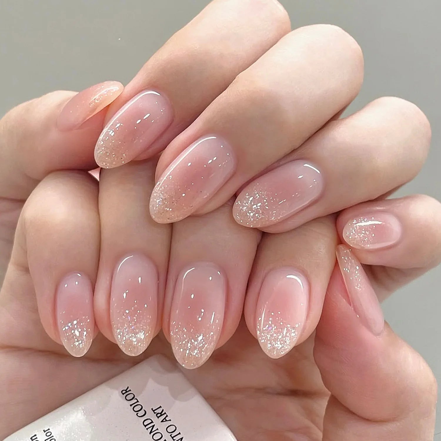 Qsezeny Short Almond False Nails — Black Edge French Press On Set