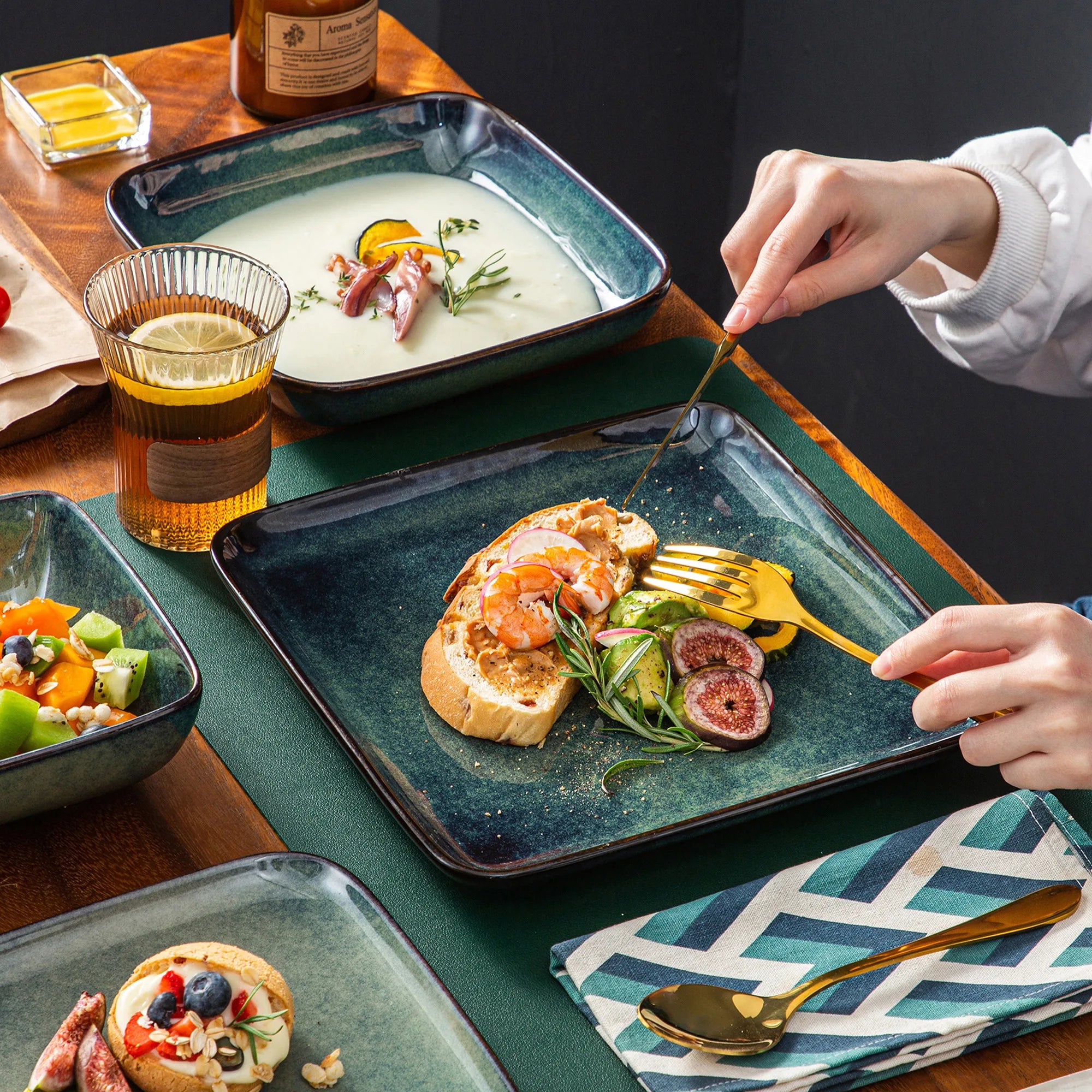 MALACASA Stern 16-Piece Dinnerware Set — Modern Square Ceramic Tableware