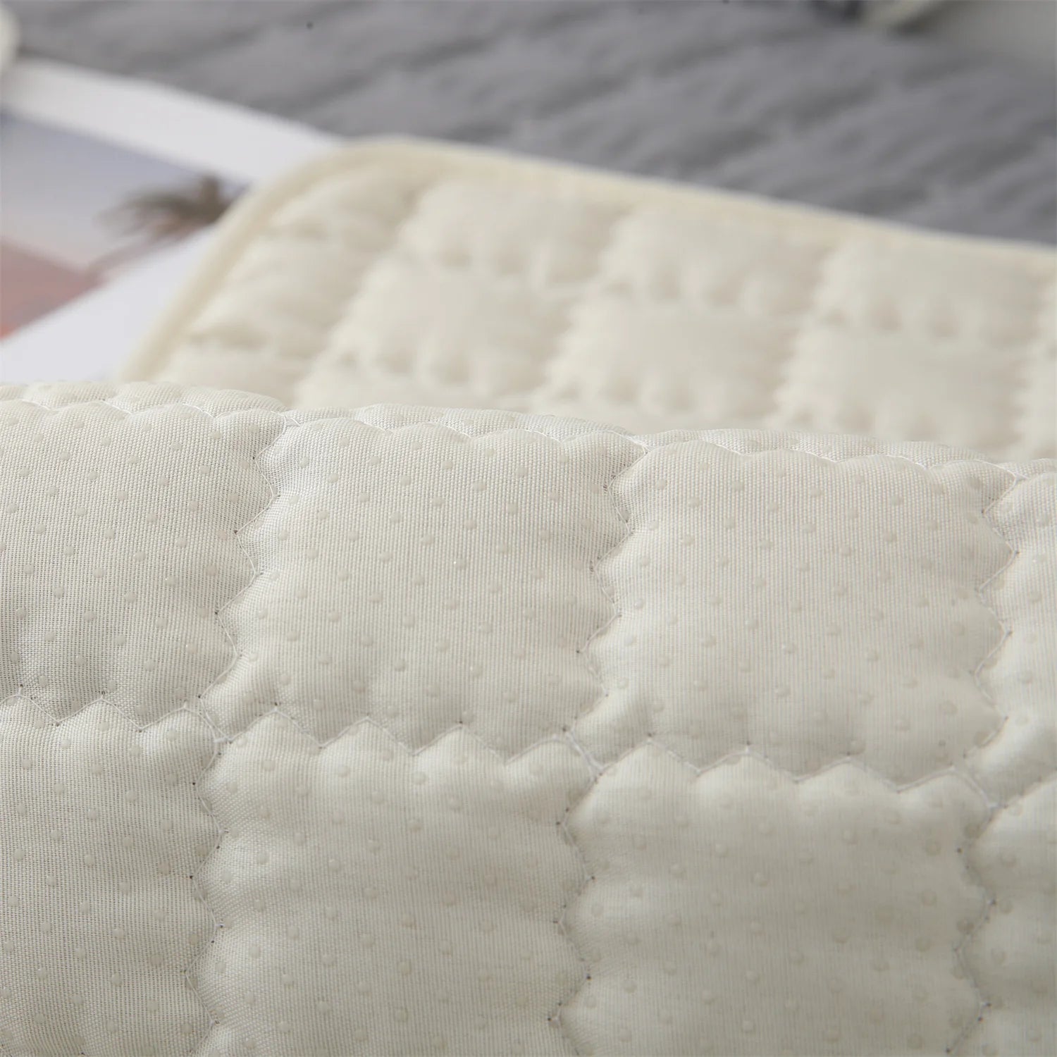Houndstooth Quilted Sofa Cover — Anti-Slip Furniture Protector