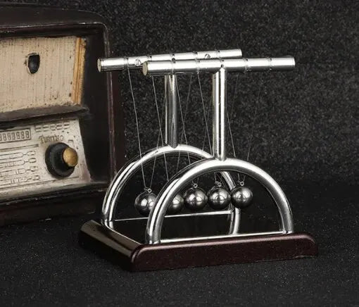 Newton's Cradle Physics Pendulum — Desktop Stress Relief Toy & Science Decor