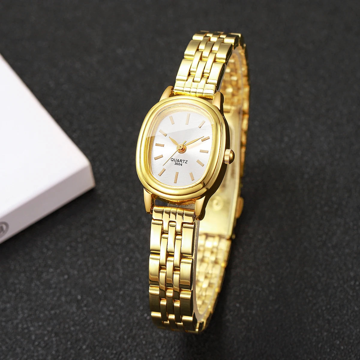 Elegant Oval Dial Women's Quartz Watch — Fashionable Ladies Wristwatch