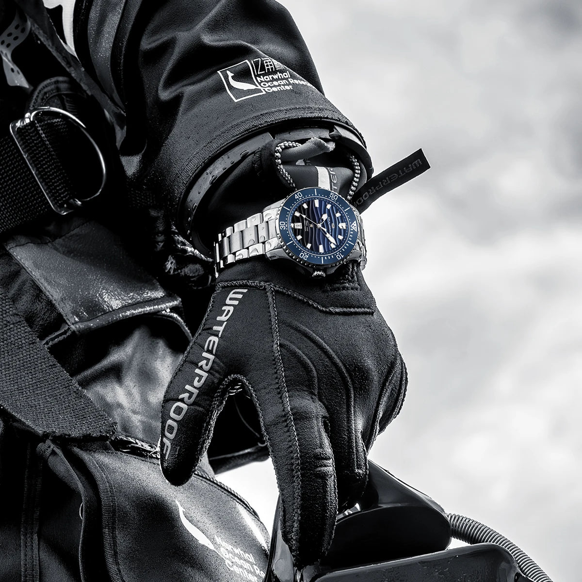 Sea-Gull Men's Automatic Mechanical Watch — Wave-Patterned Dial & 30Bar Waterproof