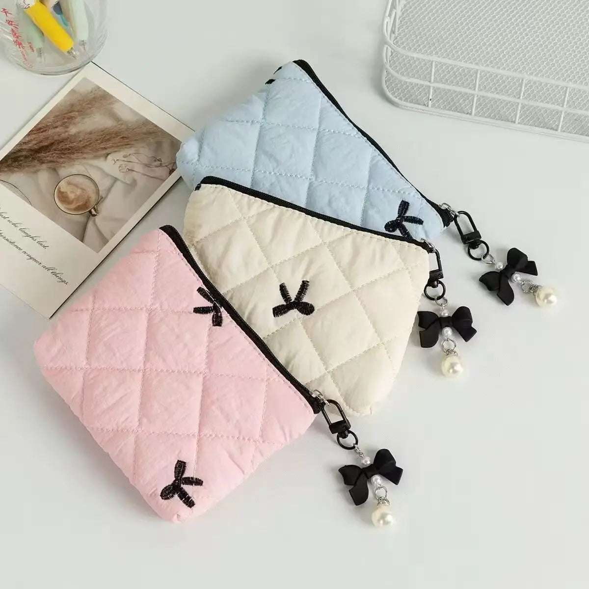 Elegant Portable Cosmetic Bag — Compact Travel Organizer for Makeup and Essentials