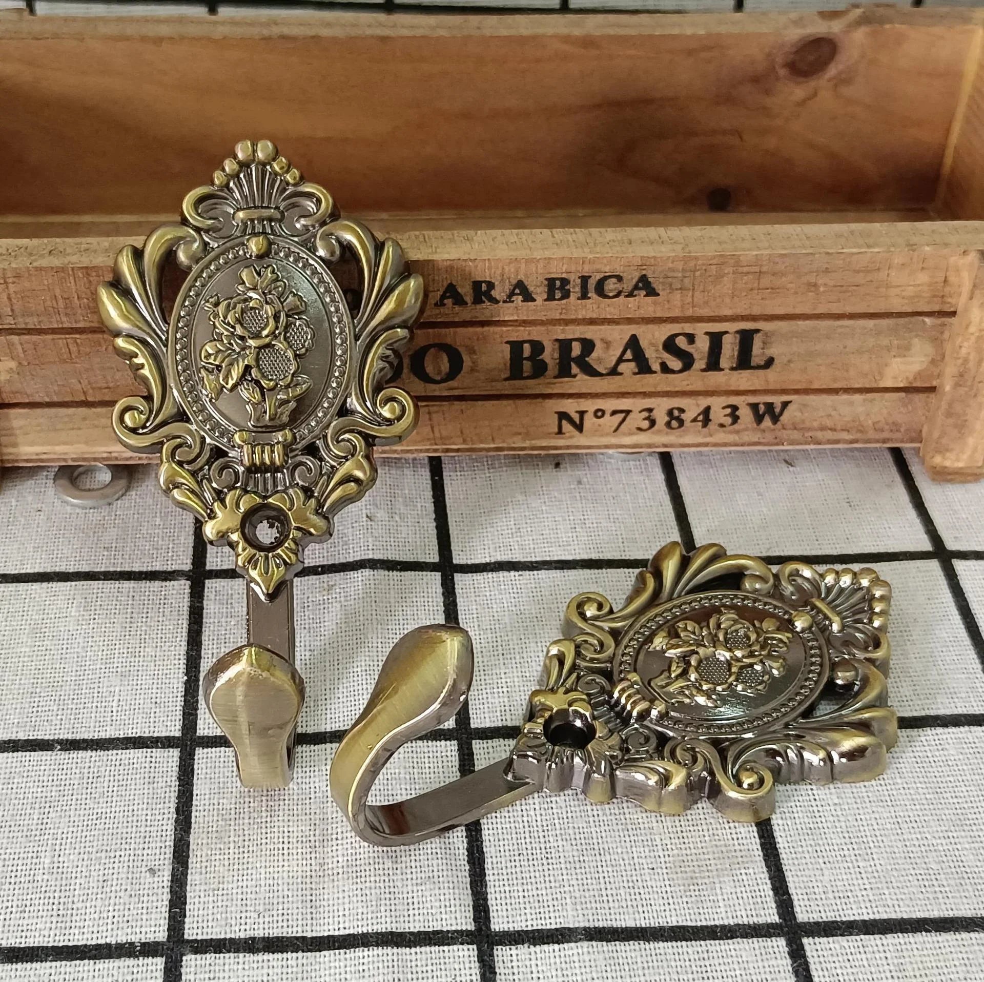Decorative Zinc Alloy Hooks — Versatile European Style for Curtains and Coats