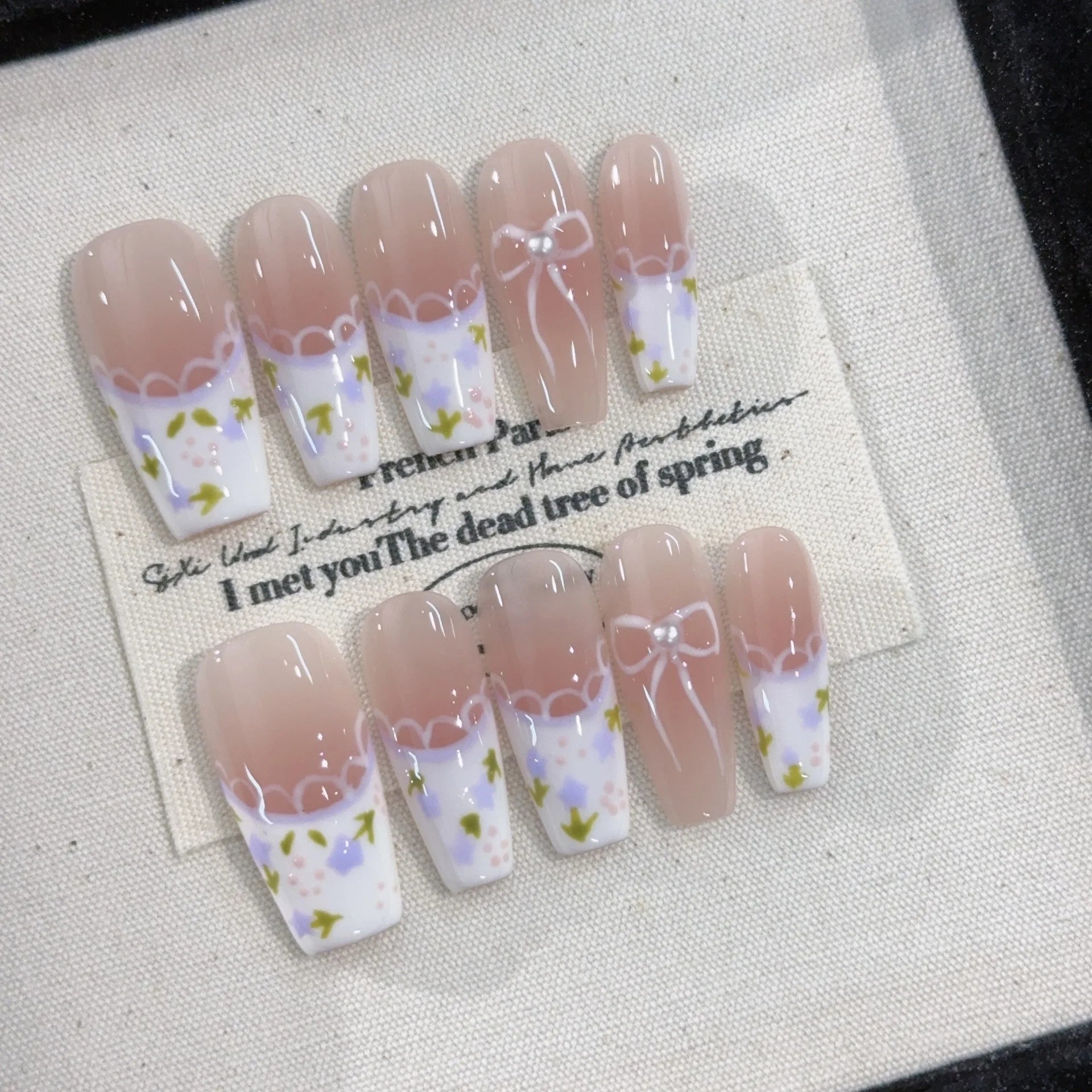 Qsezeny Green Floral Press On Nails — Medium Coffin French Gradient Design