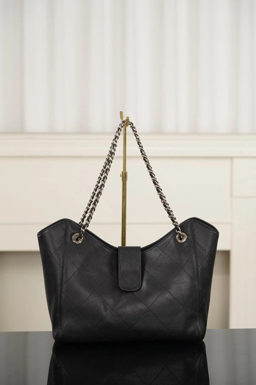 Oversized Grain Leather Tote Bag — Rhombus Stitching Chain Shoulder Bag