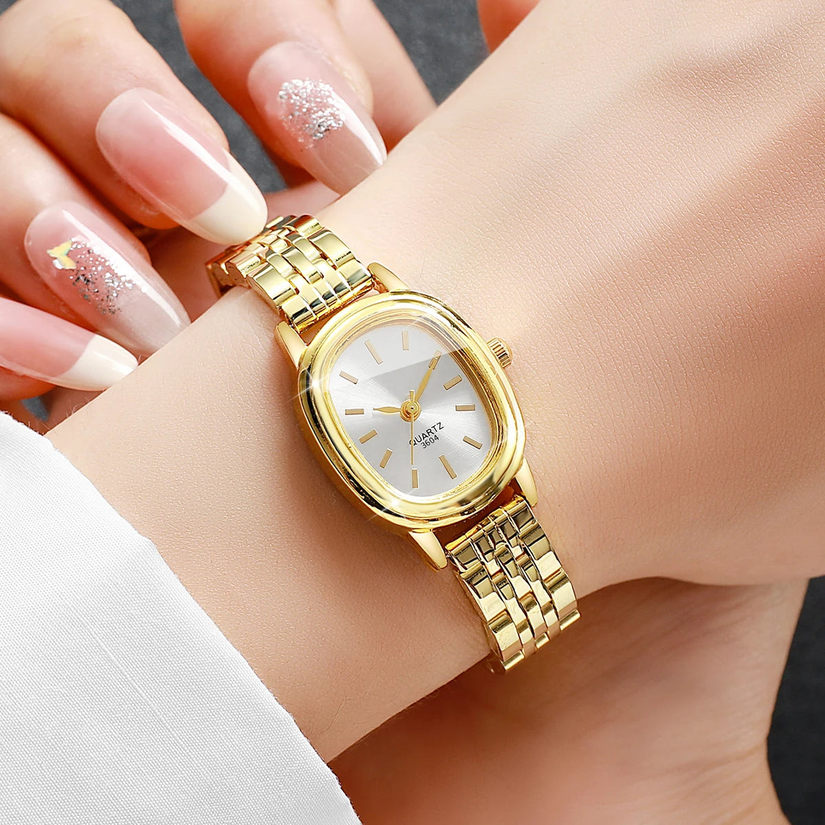 Elegant Oval Dial Women's Quartz Watch — Fashionable Ladies Wristwatch