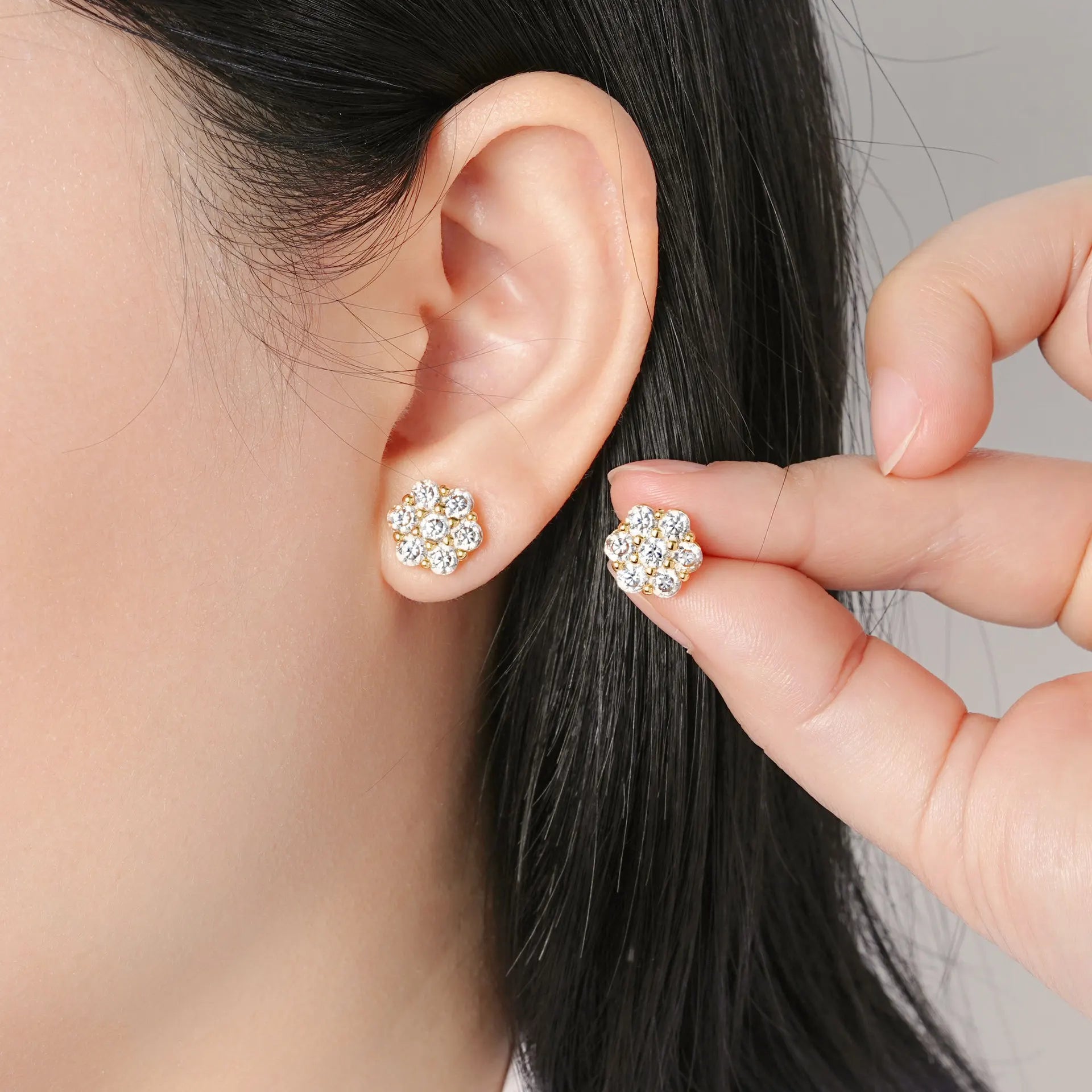 AITERNITY Flower Moissanite Stud Earrings — D Color VVS1 Sterling Silver Jewelry