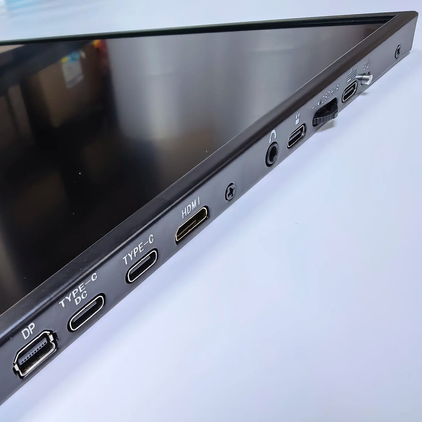 Wang Hui 15.6 Inch Portable IPS Monitor — Full HD 1080P Display for Work and Gaming