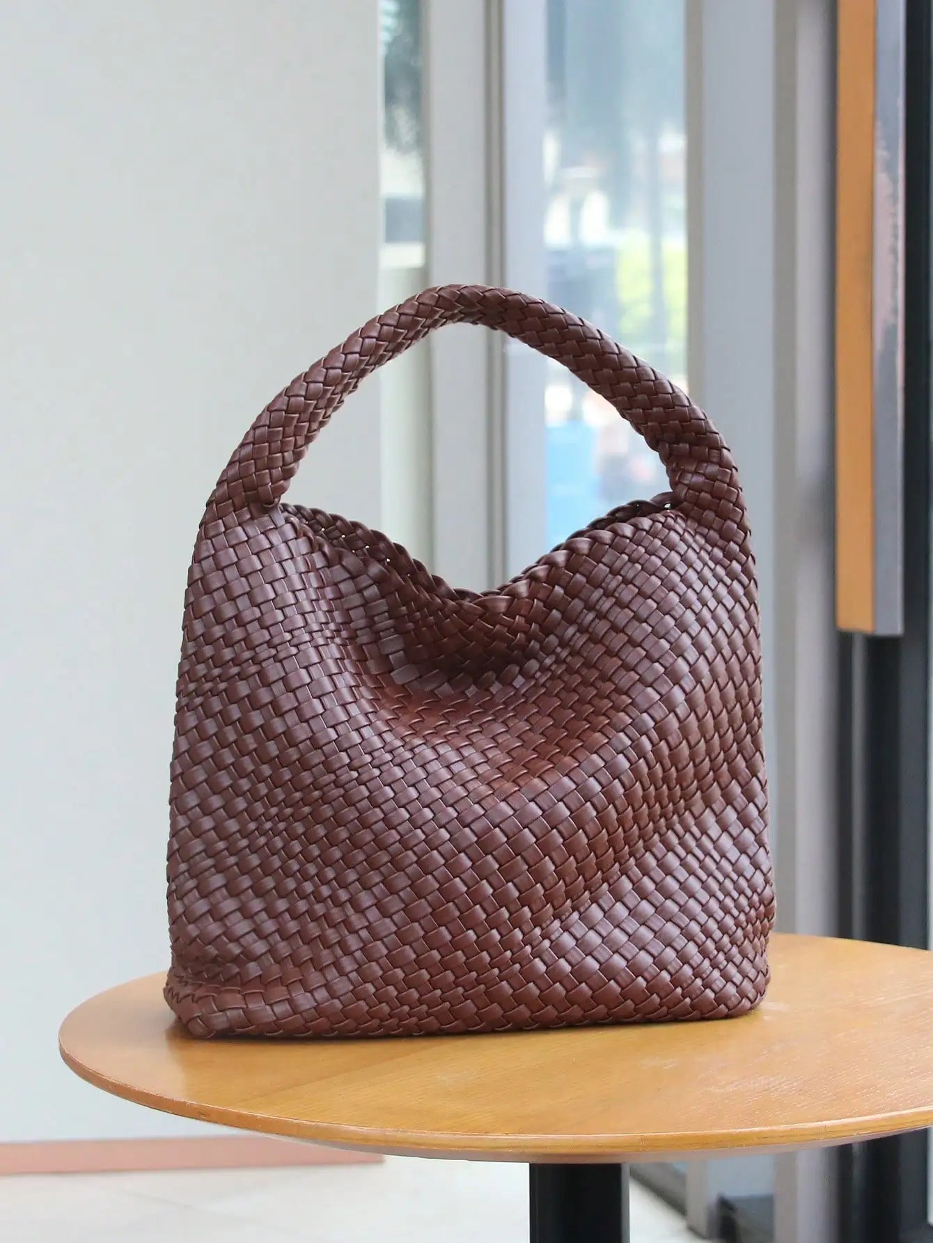 Woven Bucket Handbag — Stylish Retro Shoulder Bag for Daily Use