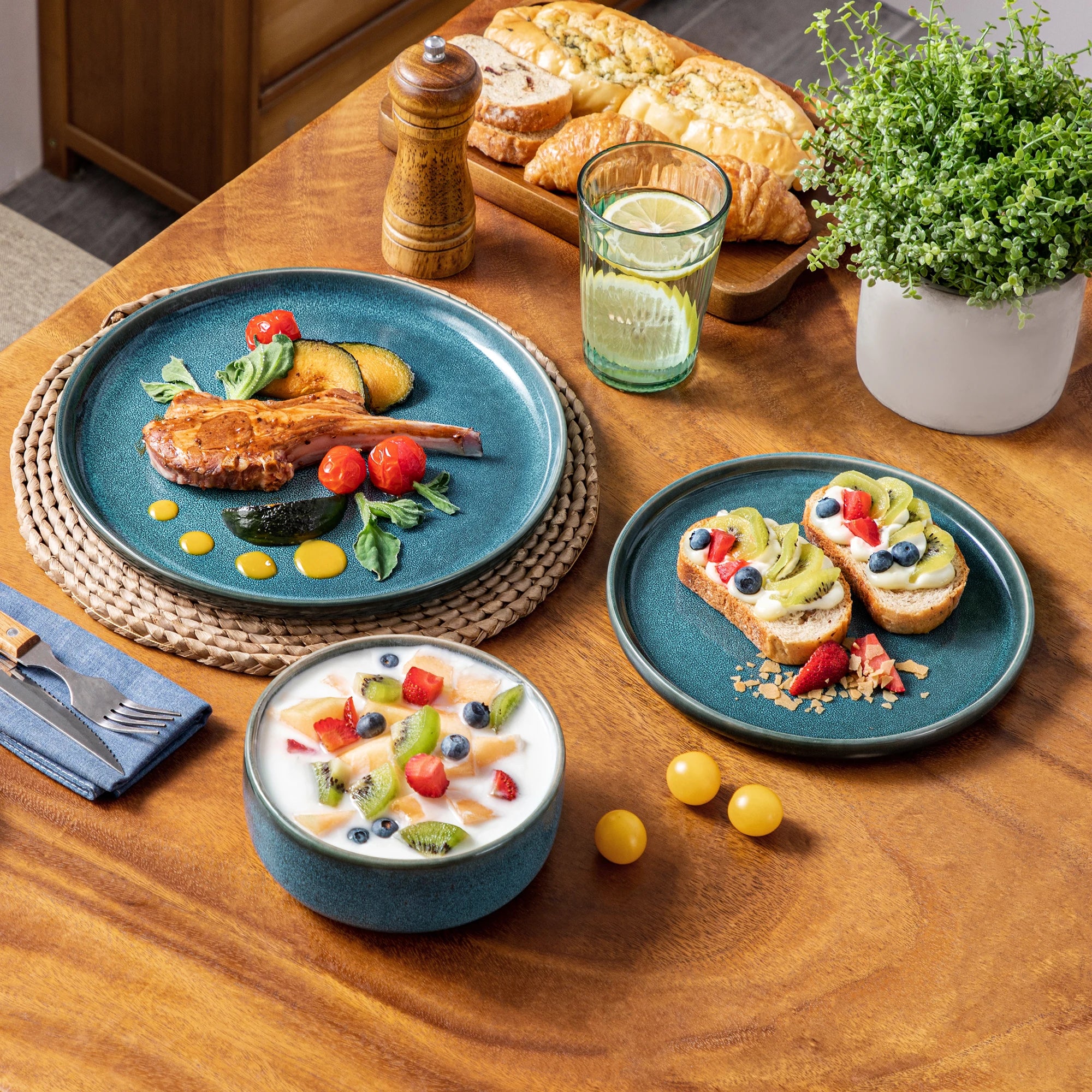 MALACASA Blue Ceramic Dinnerware Set — Reactive Glaze Vertical Edge Plates
