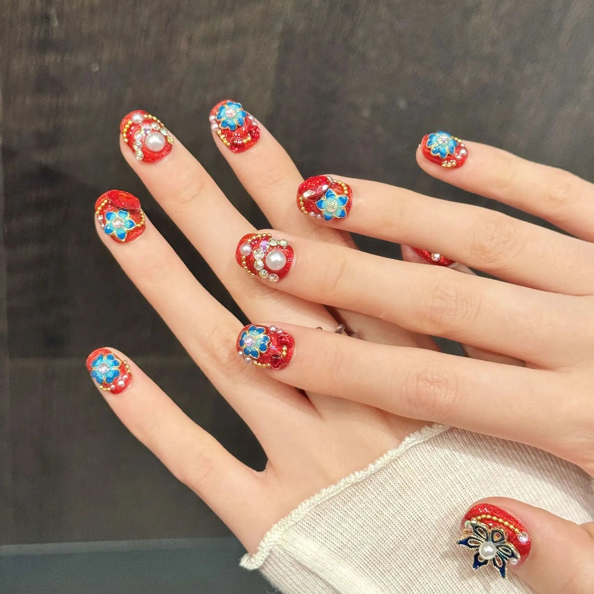 Handmade Round Press On Nails — Exquisite Resin Set for Parties