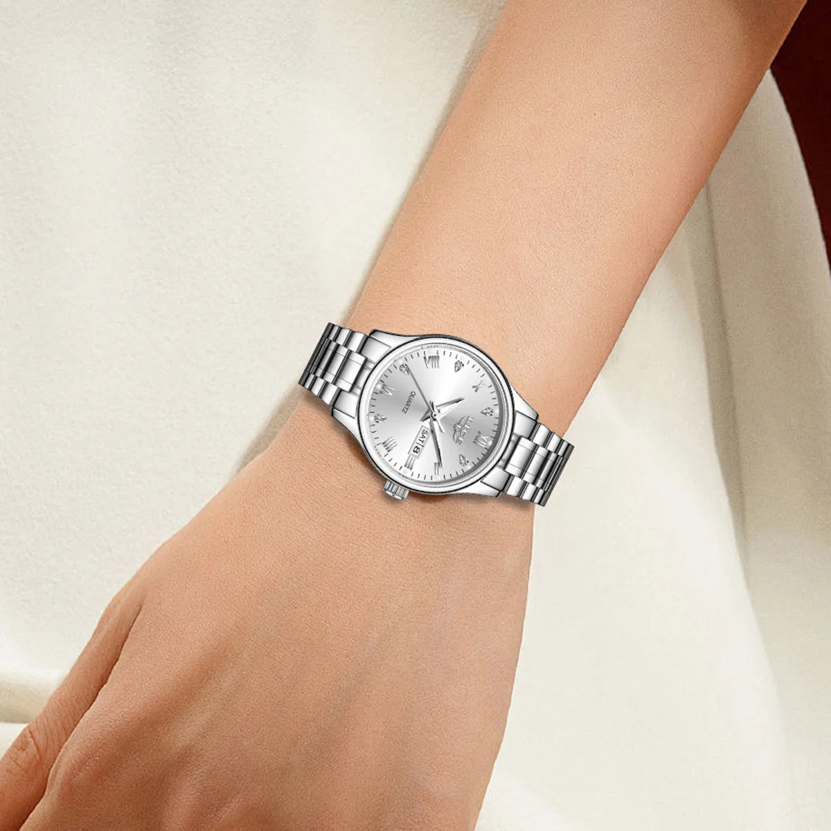 Elegant Women's Quartz Watch — Diamond Dial Stainless Steel Wristwatch