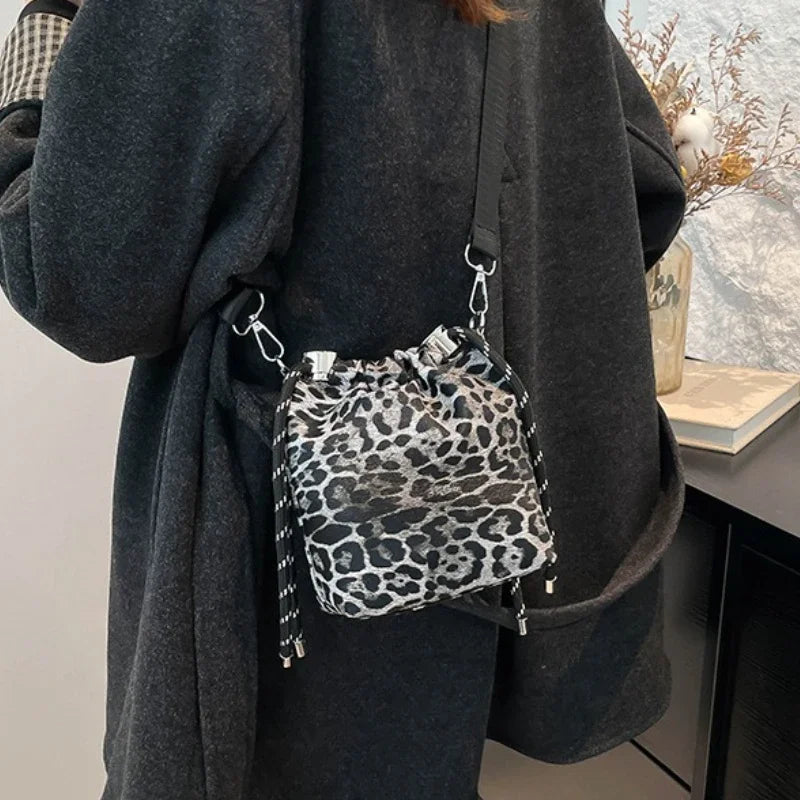 FUYAOZHISHANG Leopard Print Mini Bucket Bag — Stylish Crossbody Phone Purse