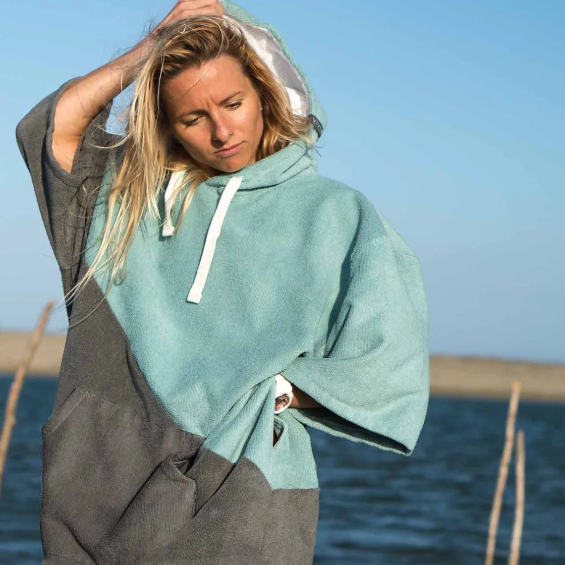 Microfiber Hooded Changing Robe — Quick Dry Swimming & Surfing Poncho
