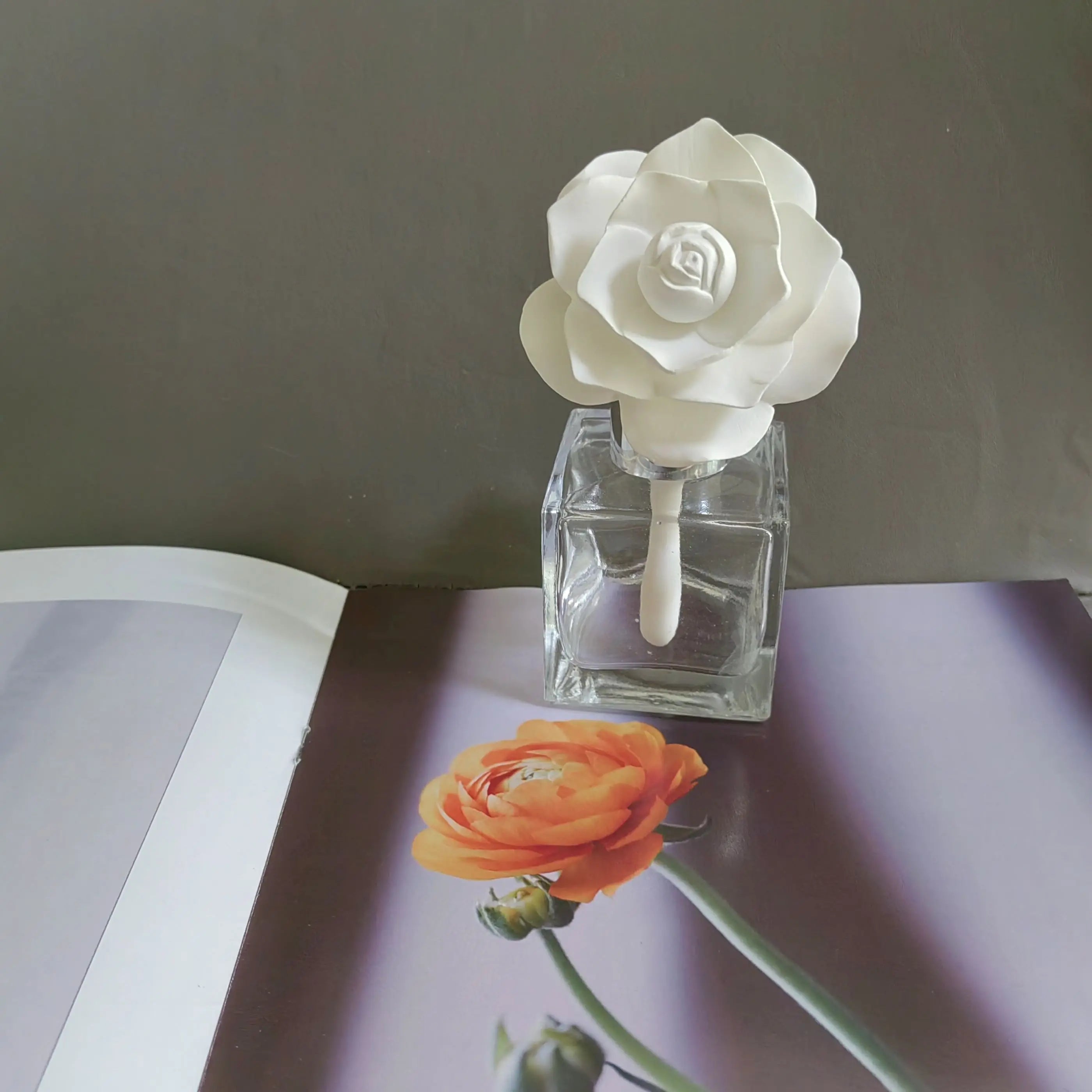 Handmade Ceramic Flower Diffuser — Elegant Aromatherapy Decor with Glass Bottle