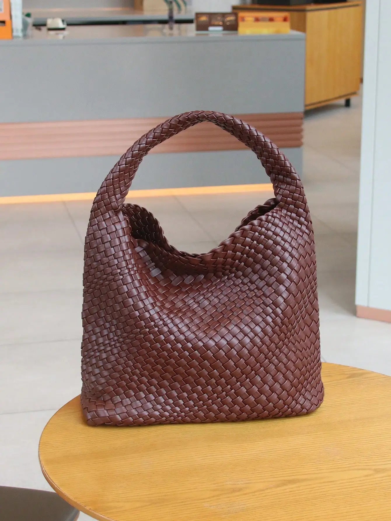 Woven Bucket Handbag — Stylish Retro Shoulder Bag for Daily Use
