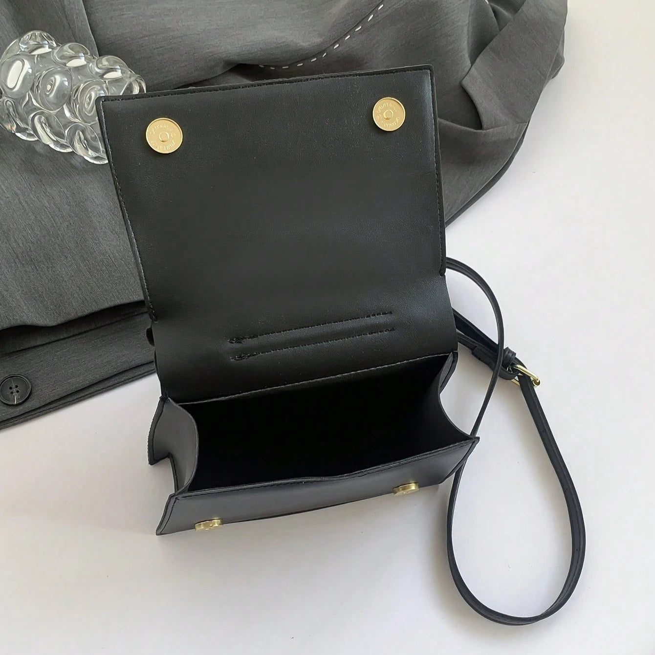 Novelty Collar Shape Crossbody Bag — Fun Fashionable Phone Purse