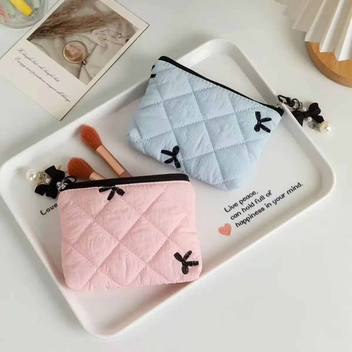 Elegant Portable Cosmetic Bag — Compact Travel Organizer for Makeup and Essentials
