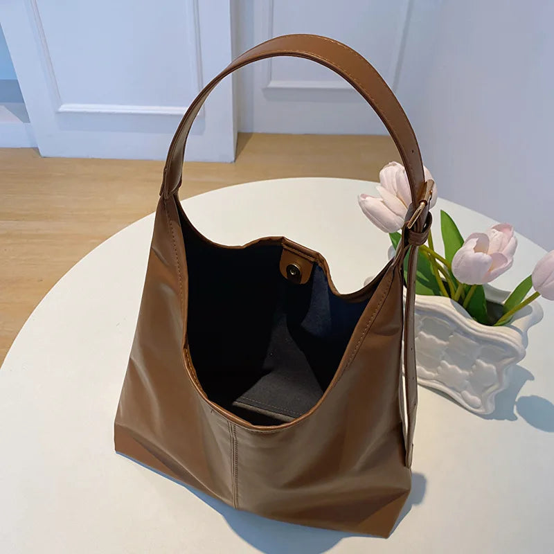 Retro PU Leather Tote Bag — Large Capacity Shoulder Bag for Daily Commuting