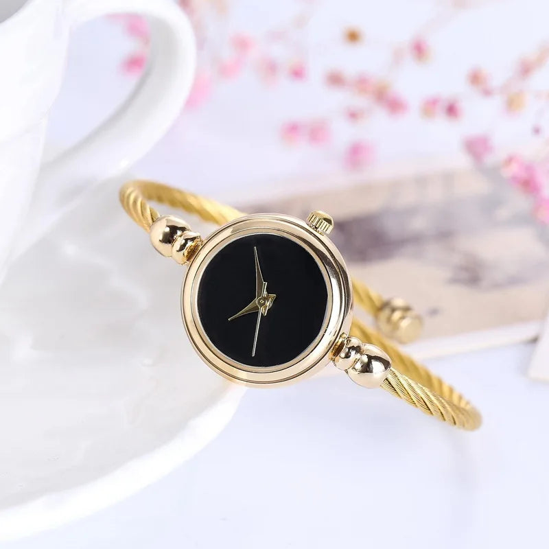 Women's Fashion Bracelet Watch Set — Elegant Quartz Timepiece with Fine Strap
