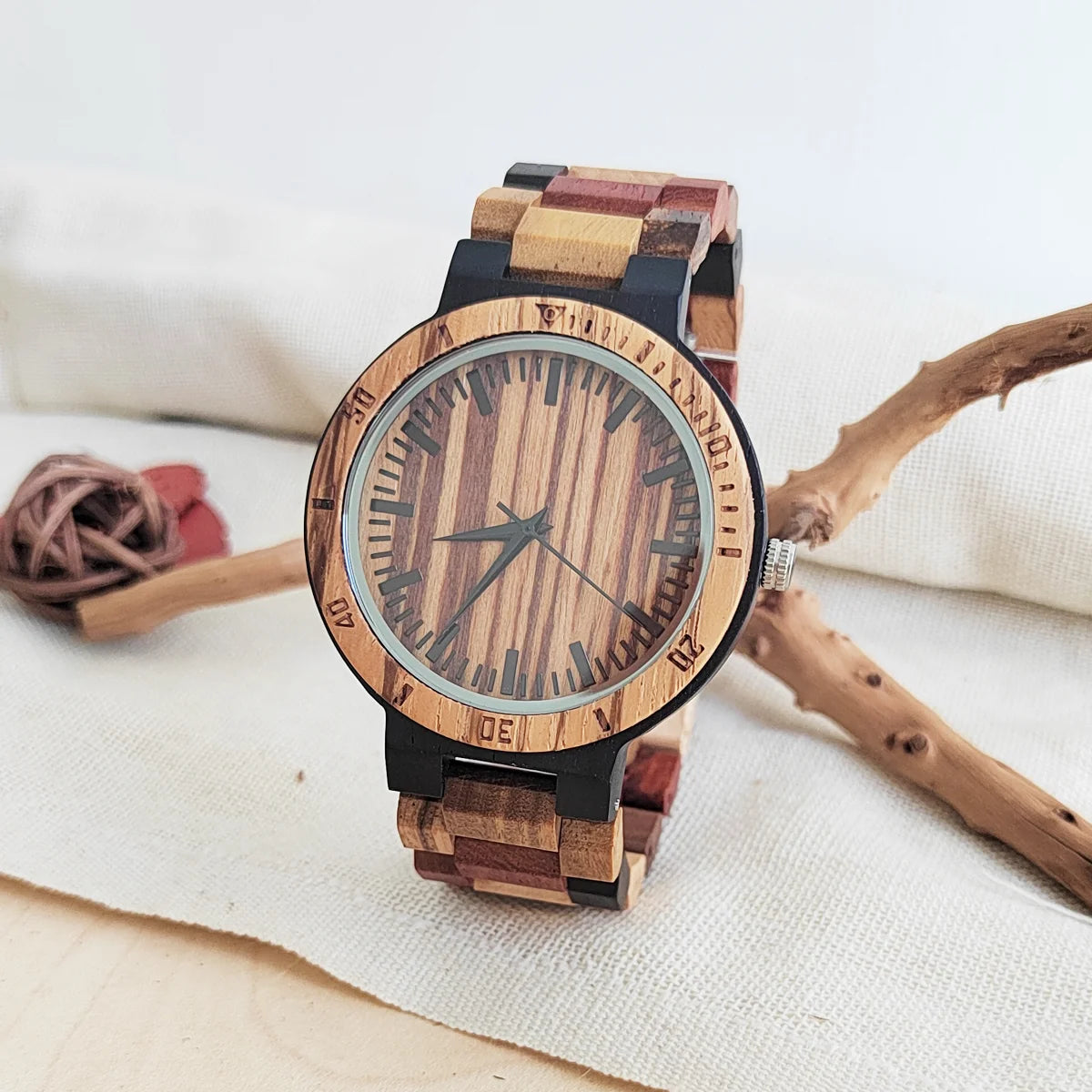 Rainch Vintage Wooden Wrist Watch — Elegant Quartz Timepiece with Leather Strap