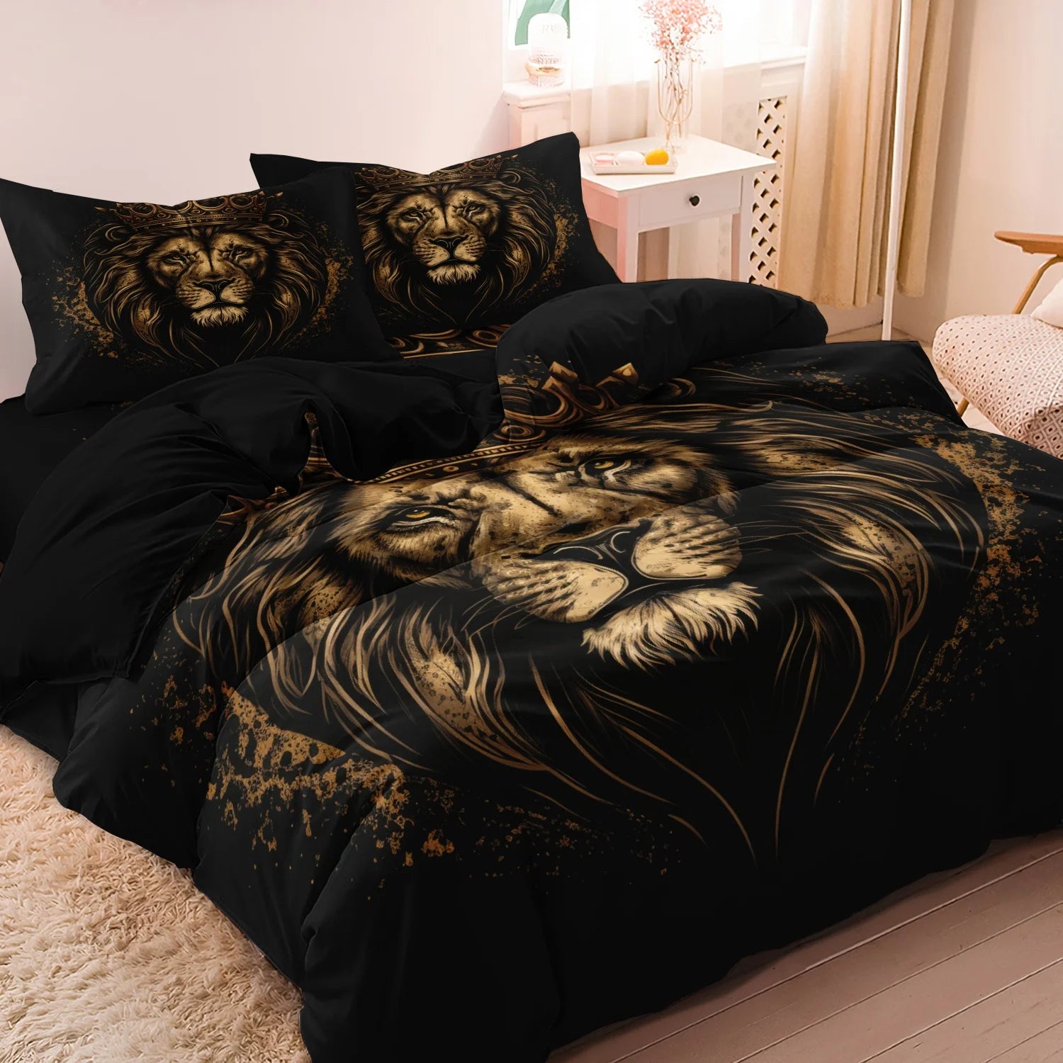Lion and Crown Print Bedding Set — 3-Piece Duvet Cover and Pillowcase Kit