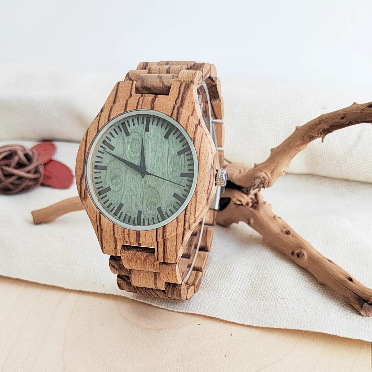 Rainch Vintage Wooden Wrist Watch — Elegant Quartz Timepiece with Leather Strap