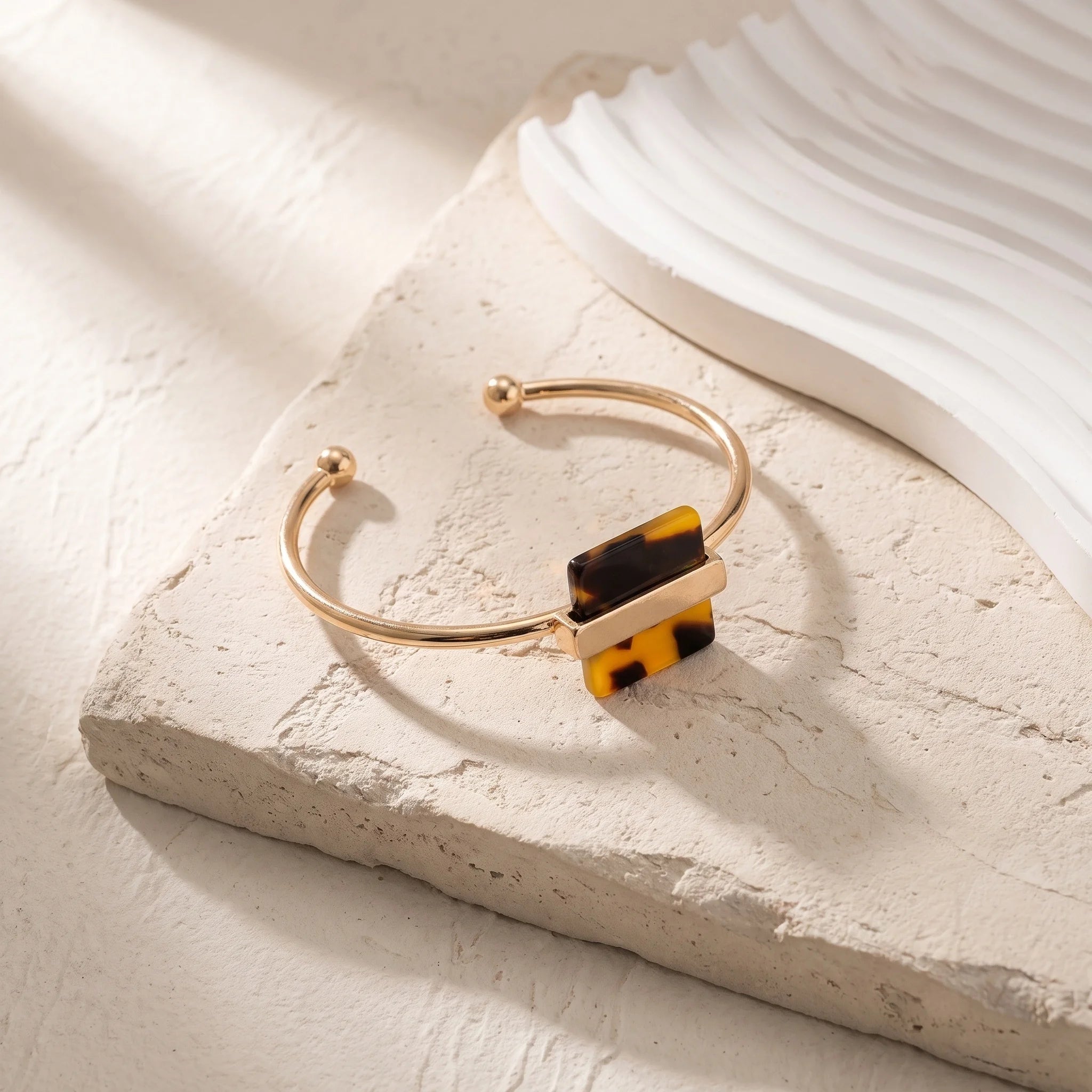 Obega Tortoise Shell Jewelry Set — Geometric Earrings, Ring & Bangle