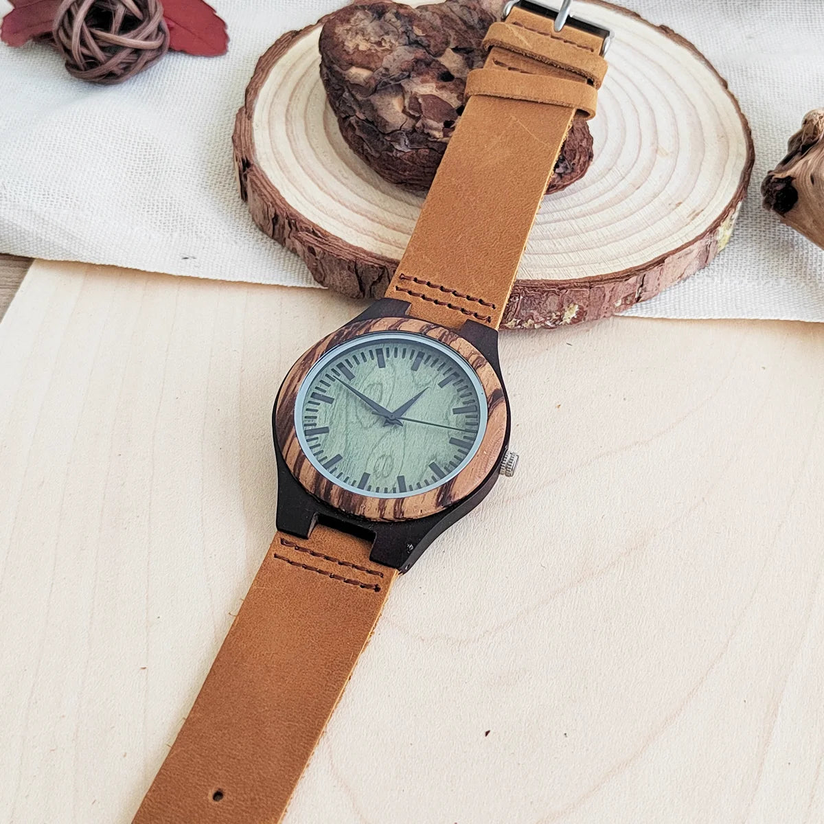 Rainch Vintage Wooden Wrist Watch — Elegant Quartz Timepiece with Leather Strap