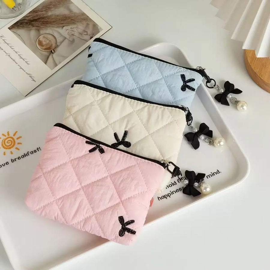 Elegant Portable Cosmetic Bag — Compact Travel Organizer for Makeup and Essentials
