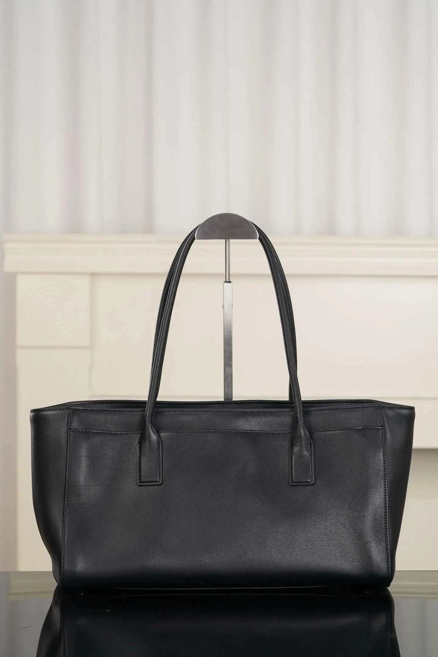 Women's Smooth Leather Look Tote Bag — Large Capacity Shoulder Bag
