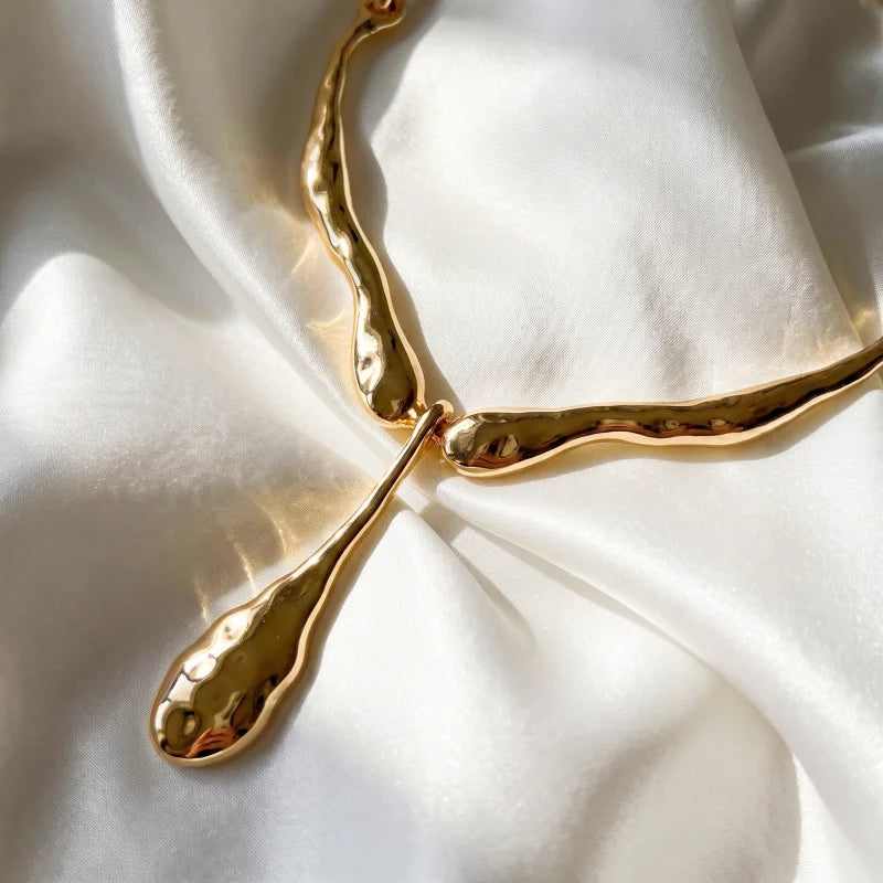 Obega Wavy Gold Metal Choker — Irregular Teardrop Pendant Necklace