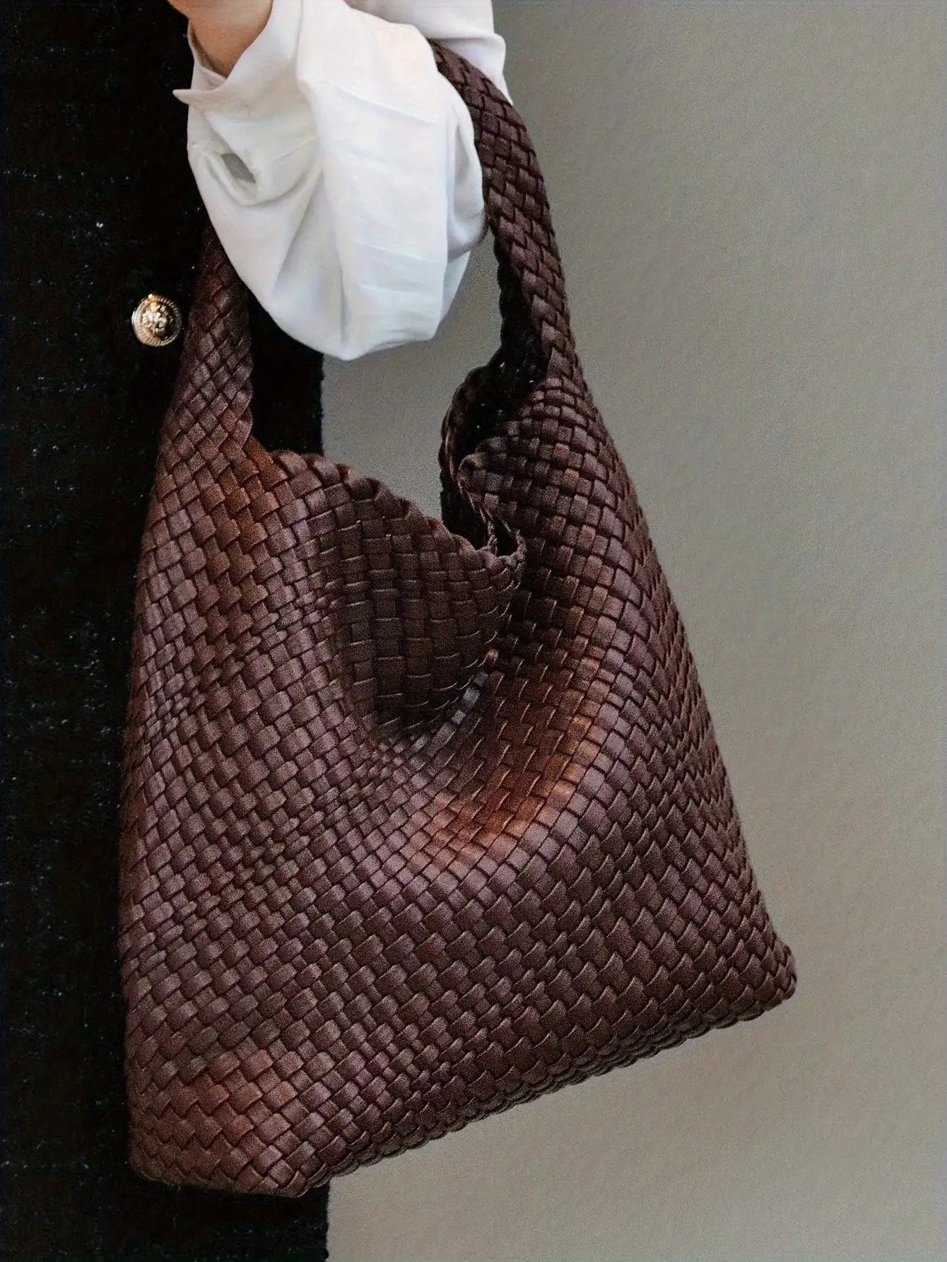 Woven Bucket Handbag — Stylish Retro Shoulder Bag for Daily Use
