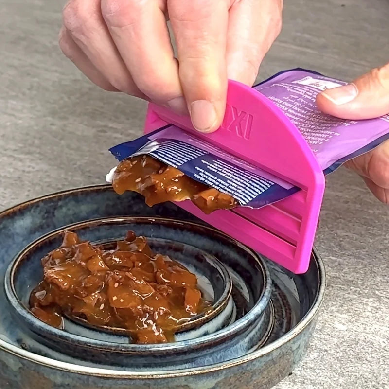 Cat Food Squeezing Tool — Compact Pet Feeding Aid for Zero Waste