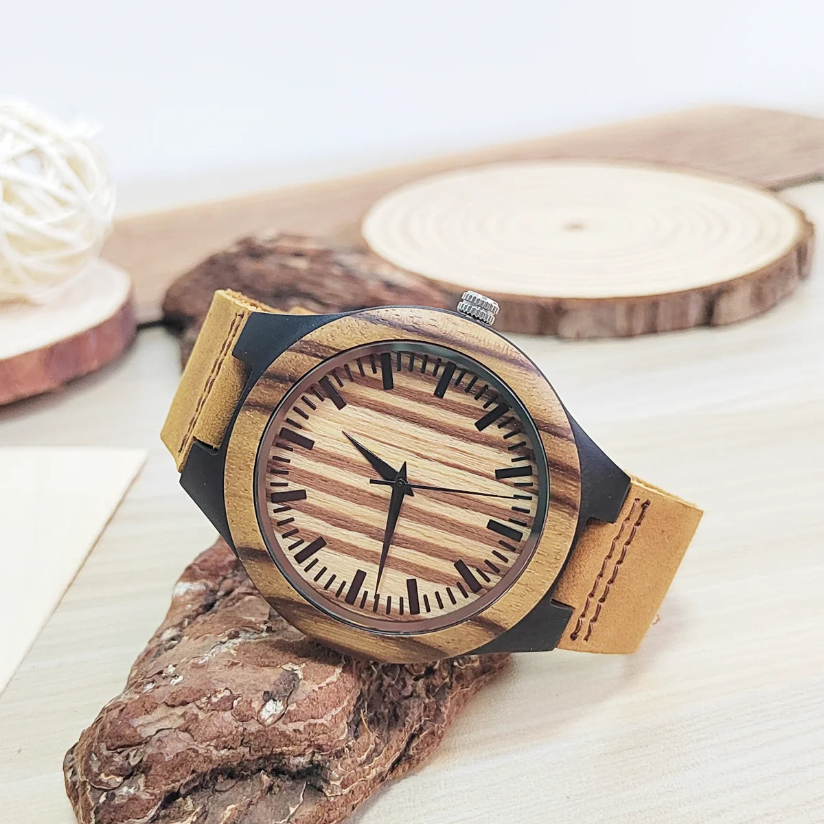 Rainch Vintage Wooden Wrist Watch — Elegant Quartz Timepiece with Leather Strap