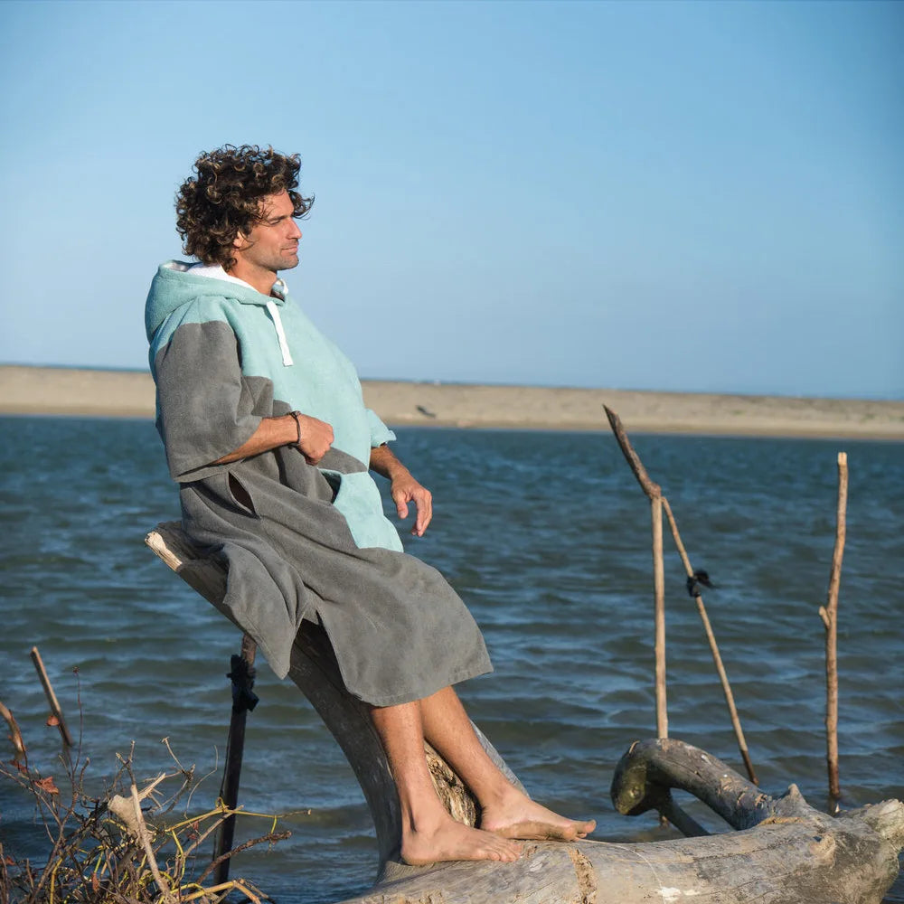 Microfiber Hooded Changing Robe — Quick Dry Swimming & Surfing Poncho